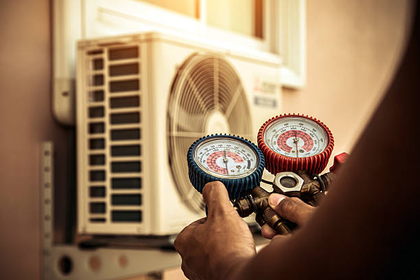 Professional Hvac technician working in Kingwood, TX